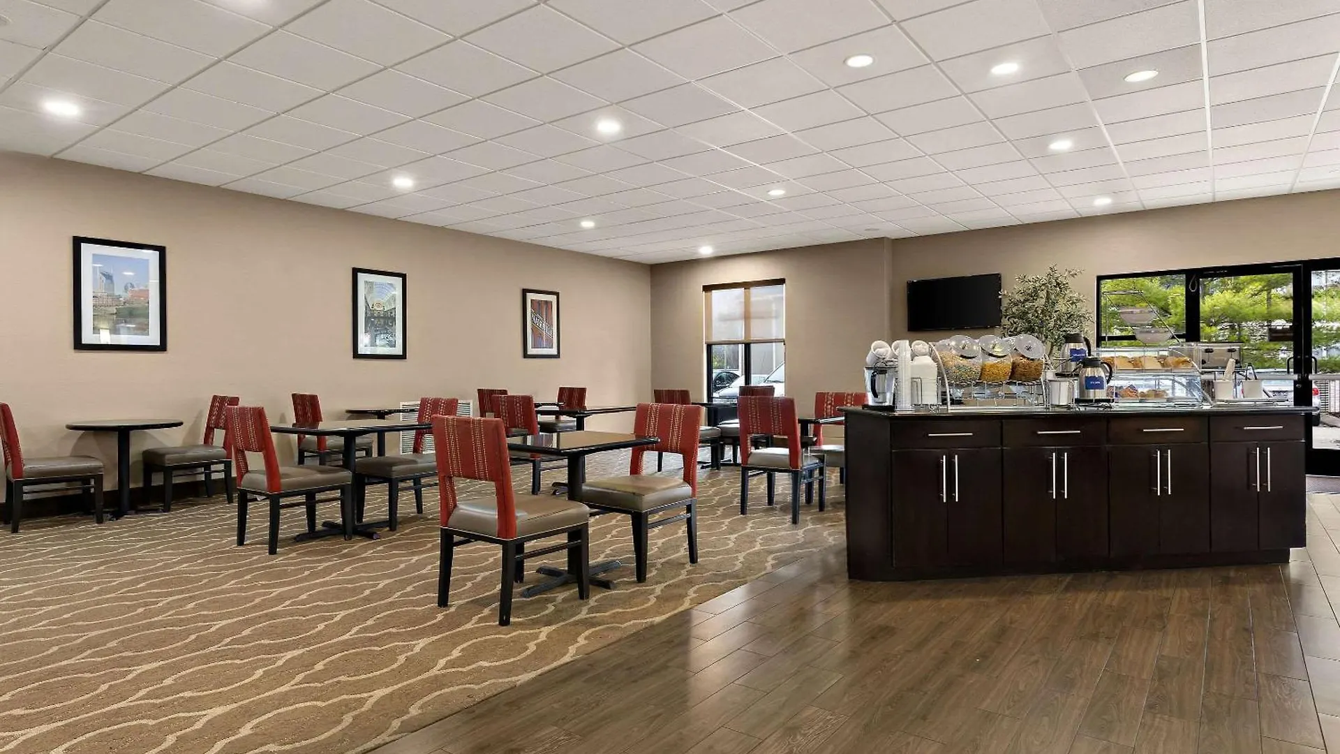 Comfort Suites Nashville Hotel