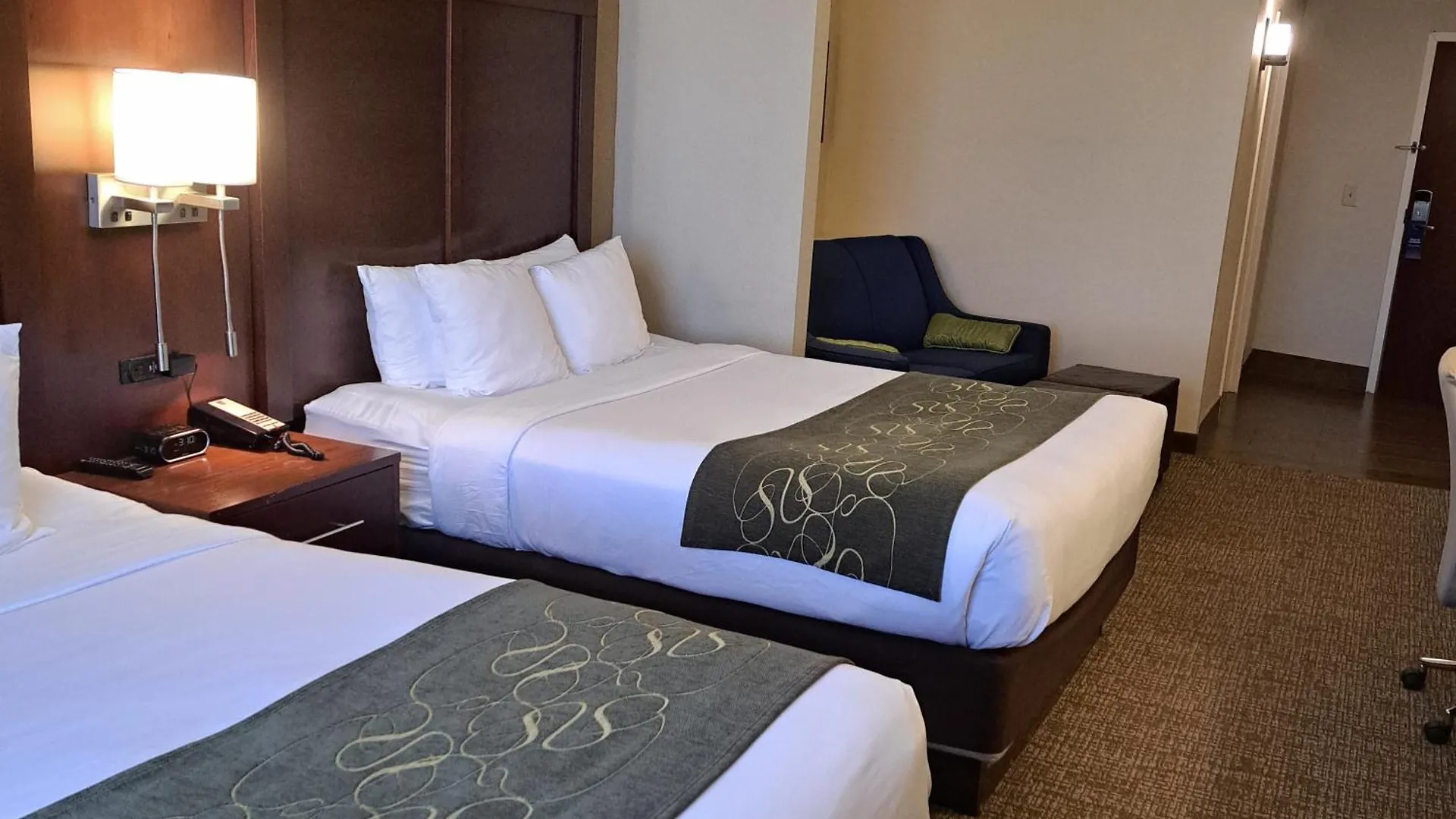 Comfort Suites Nashville 3*,